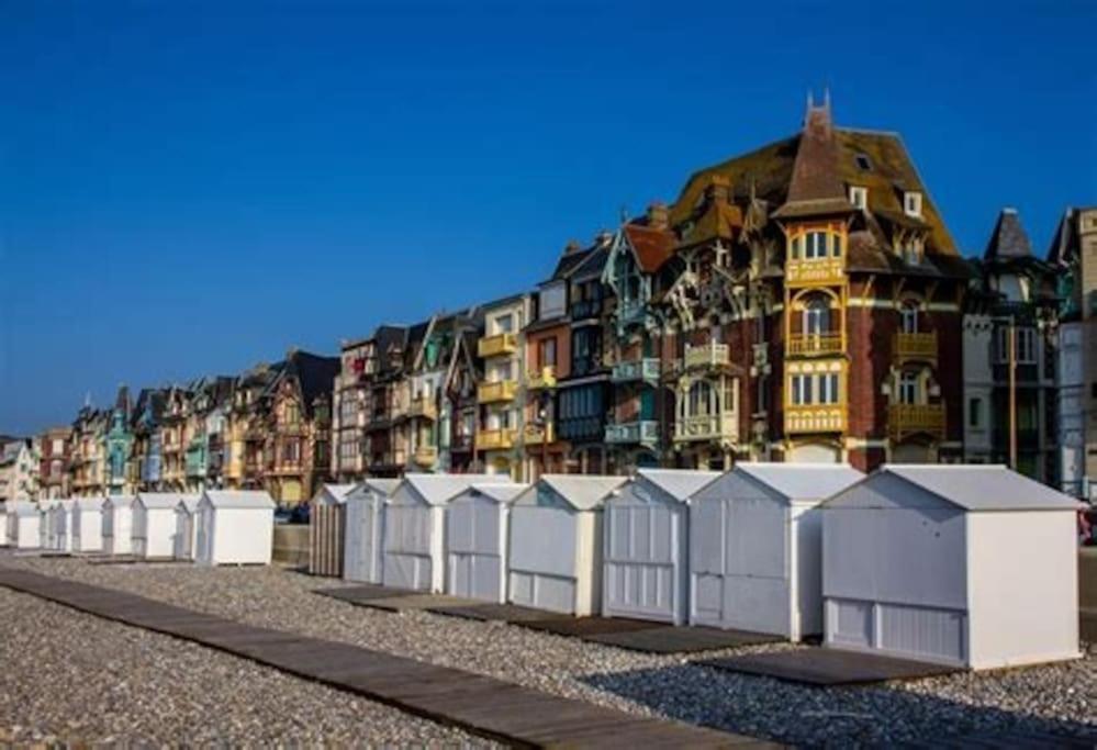 La Baigneuse Maison Avec Jardinet Et Parking Prive, A 200 M