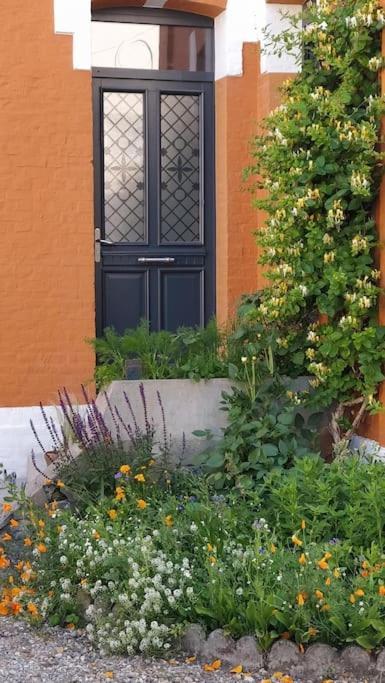 La Baigneuse Maison Avec Jardinet Et Parking Prive, A 200 M Holiday home *