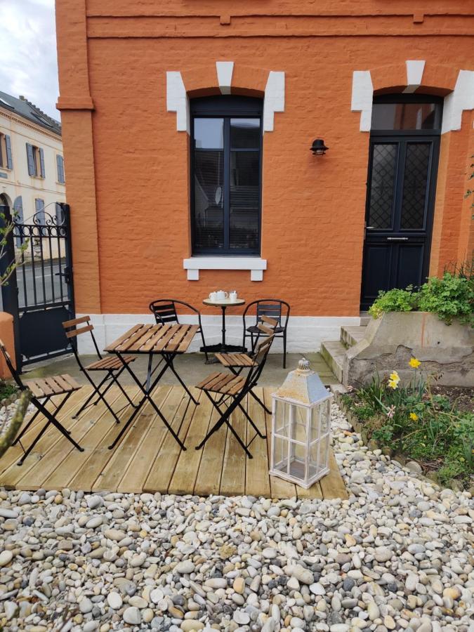 La Baigneuse Maison Avec Jardinet Et Parking Prive, A 200 M